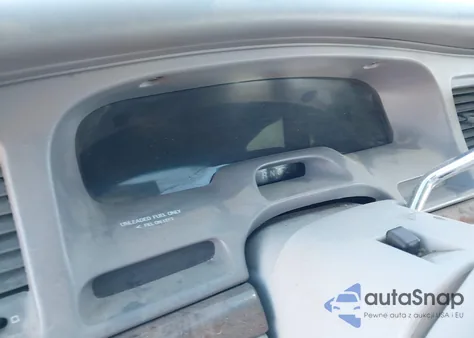 1995 Lincoln Town Car Executive z USA, uszkodzony, nr VIN 1LNLM81W2SY729085